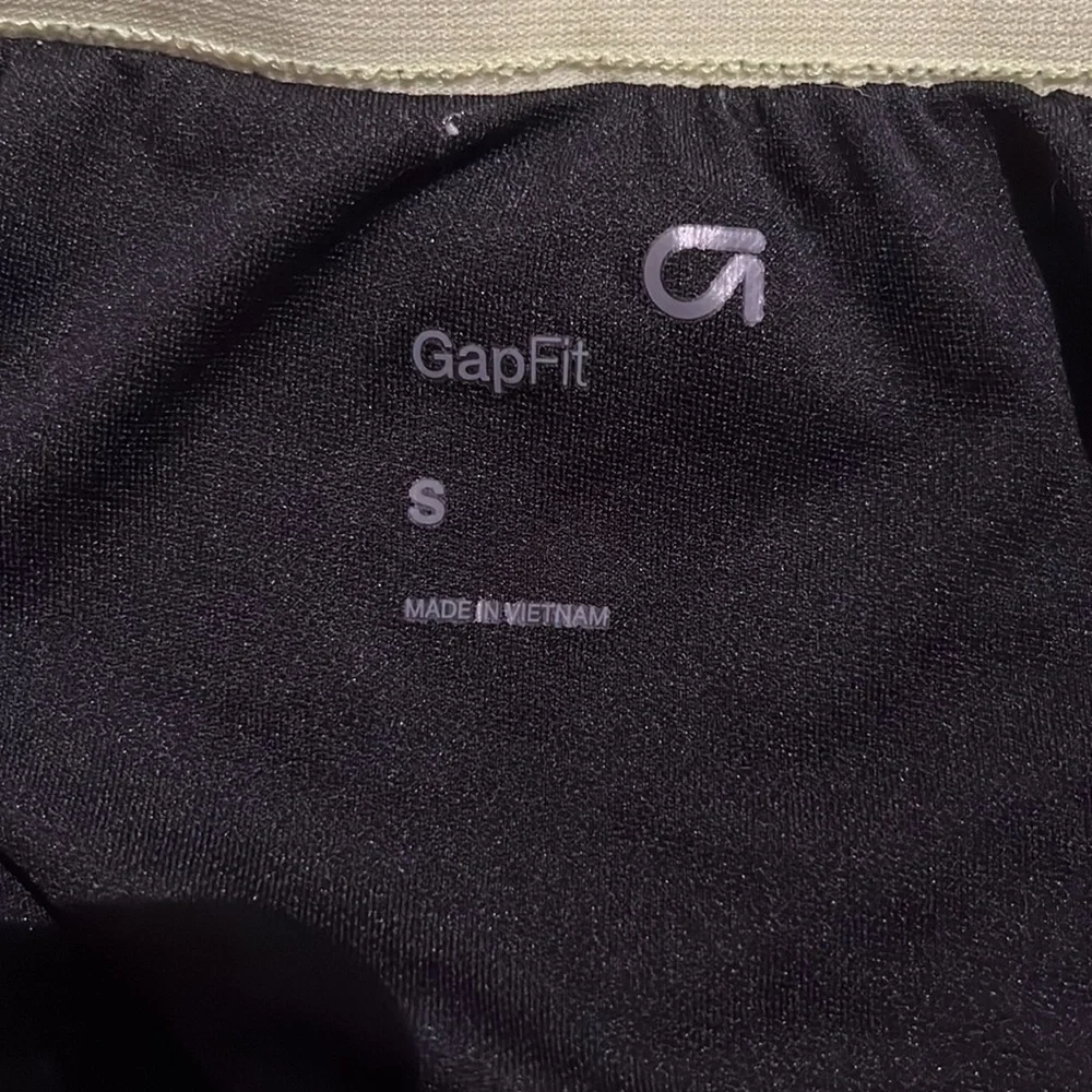 SIZE SMALL Gap Fit Camo Athletic Shorts - Picture 3 of 4